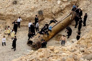伊朗导弹残骸成以色列网红打卡地，以军回收发现与朝鲜技术有关
